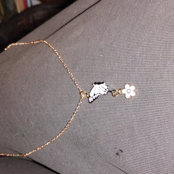 Elegant Gold Butterfly and Flower Necklace - Picture 2 of 3